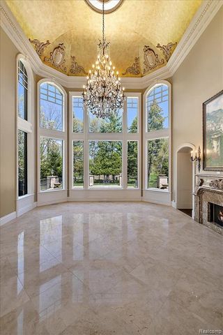6250 Walnut Lake Road, West Bloomfield, MI 48323