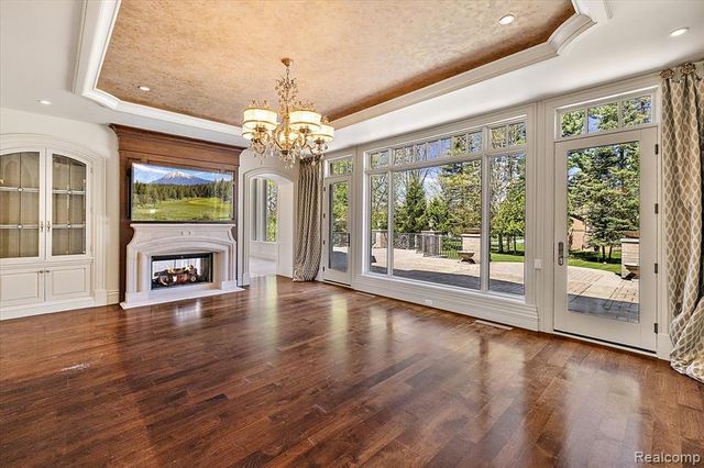 6250 Walnut Lake Road, West Bloomfield, MI 48323
