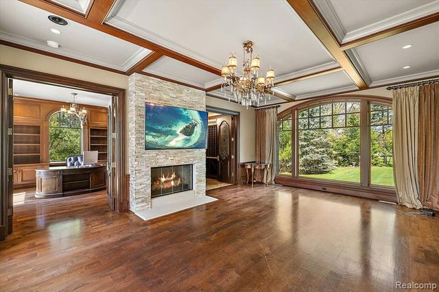 6250 Walnut Lake Road, West Bloomfield, MI 48323