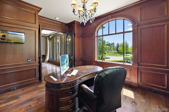 6250 Walnut Lake Road, West Bloomfield, MI 48323