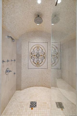 6250 Walnut Lake Road, West Bloomfield, MI 48323