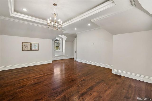 6250 Walnut Lake Road, West Bloomfield, MI 48323