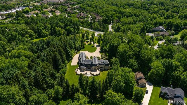 6250 Walnut Lake Road, West Bloomfield, MI 48323