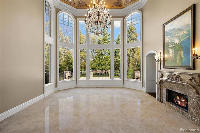 6250 Walnut Lake Road, West Bloomfield, MI 48323