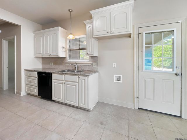 12781 Landon Dr, Walker, LA 70785