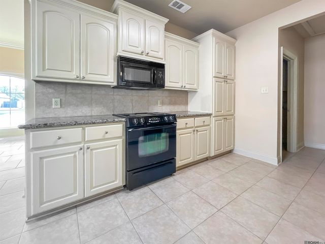 12781 Landon Dr, Walker, LA 70785