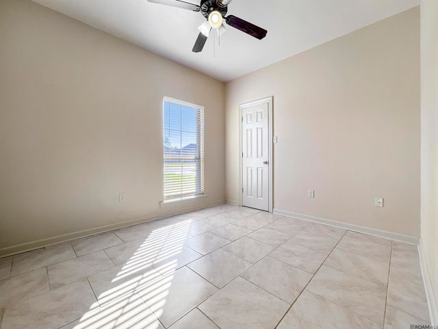 12781 Landon Dr, Walker, LA 70785