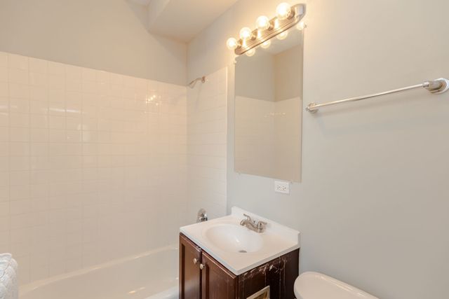 431 E Oakwood Boulevard 21, Chicago, IL 60653