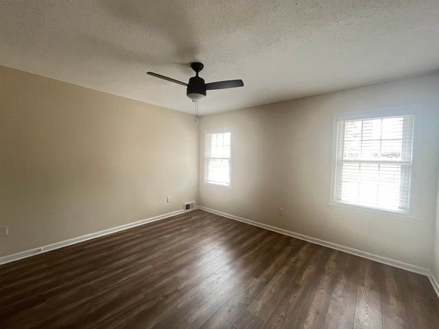 1595 MILLER FARMS RD, Germantown, TN 38138