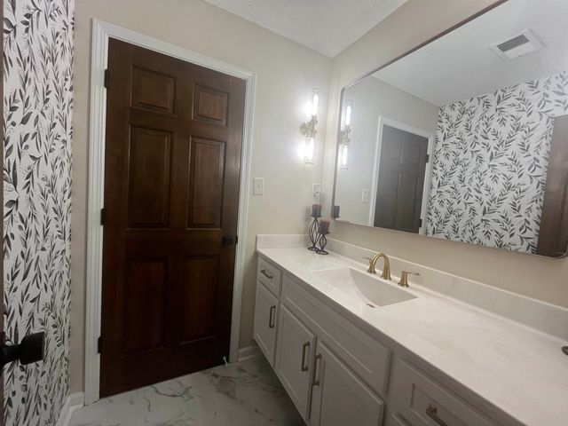 1595 MILLER FARMS RD, Germantown, TN 38138