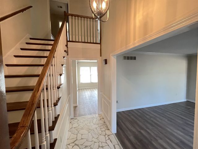 1595 MILLER FARMS RD, Germantown, TN 38138