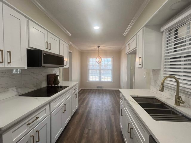 1595 MILLER FARMS RD, Germantown, TN 38138