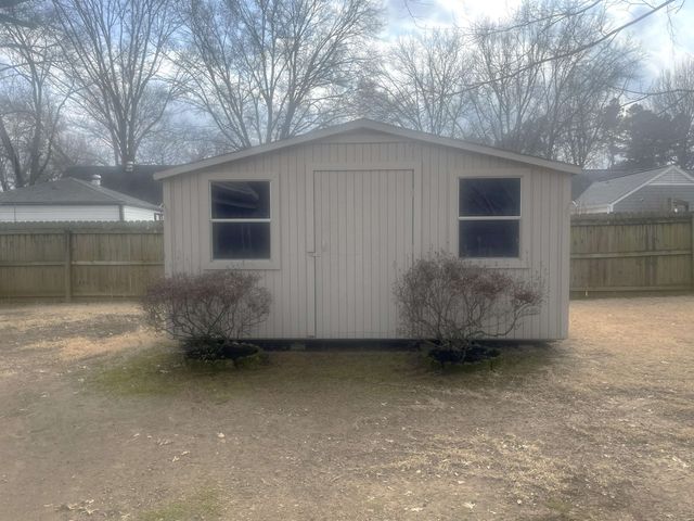 1595 MILLER FARMS RD, Germantown, TN 38138