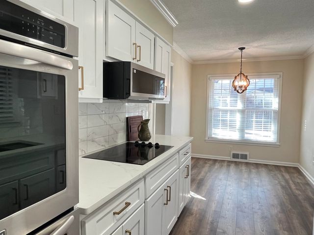 1595 MILLER FARMS RD, Germantown, TN 38138