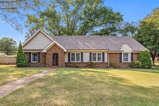 1595 MILLER FARMS RD, Germantown, TN 38138