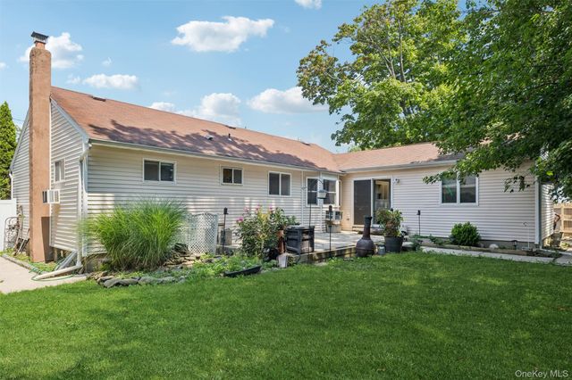 42 Lexington Avenue, West Babylon, NY 11704