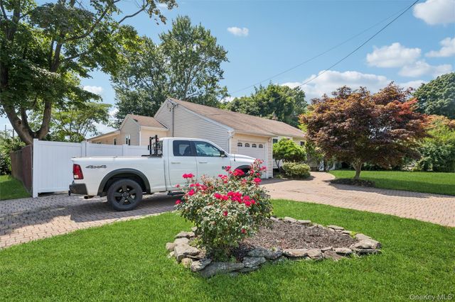 42 Lexington Avenue, West Babylon, NY 11704