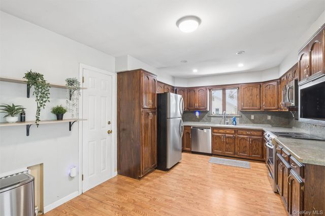 42 Lexington Avenue, West Babylon, NY 11704