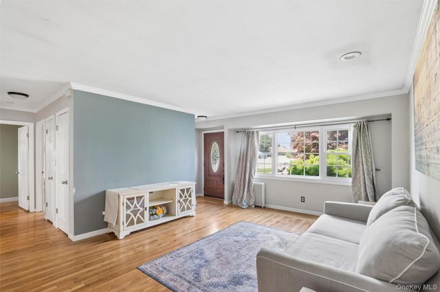 42 Lexington Avenue, West Babylon, NY 11704