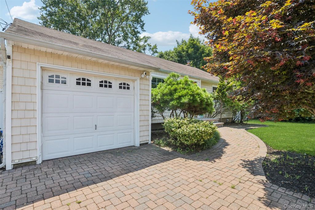 42 Lexington Avenue, West Babylon, NY 11704 — photo 3
