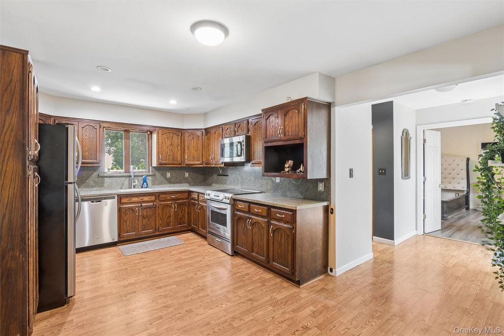 42 Lexington Avenue, West Babylon, NY 11704 — photo 4