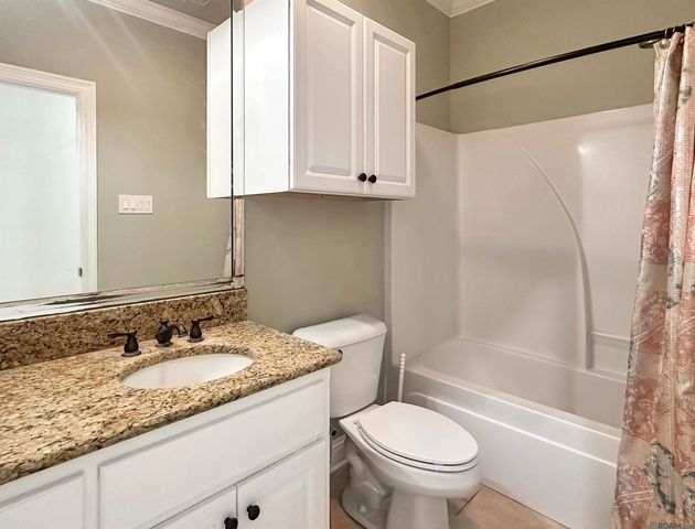 16445 Long Lake Dr, Prairieville, LA 70769