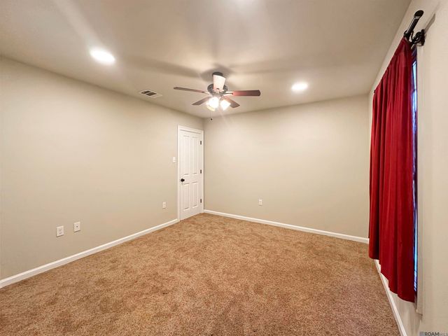 16445 Long Lake Dr, Prairieville, LA 70769