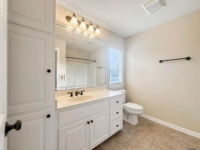 16445 Long Lake Dr, Prairieville, LA 70769