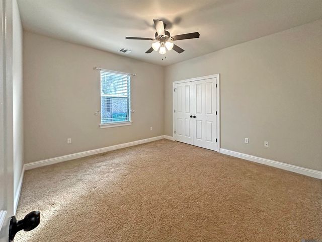 16445 Long Lake Dr, Prairieville, LA 70769