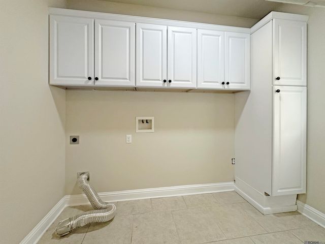 16445 Long Lake Dr, Prairieville, LA 70769