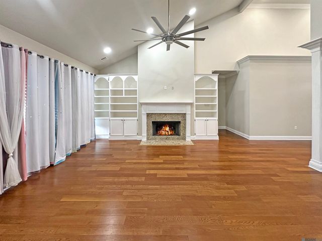 16445 Long Lake Dr, Prairieville, LA 70769