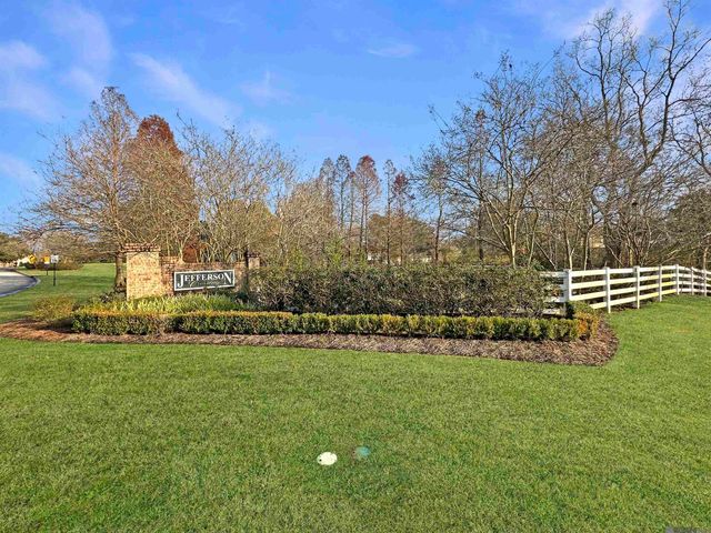 16445 Long Lake Dr, Prairieville, LA 70769