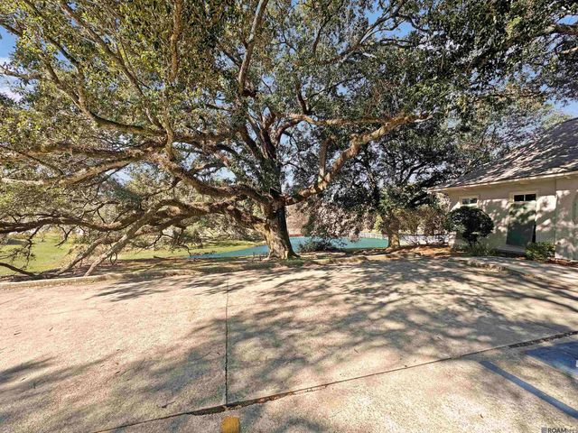 16445 Long Lake Dr, Prairieville, LA 70769