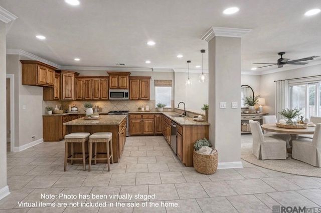 16445 Long Lake Dr, Prairieville, LA 70769