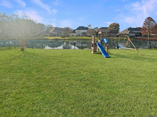 16445 Long Lake Dr, Prairieville, LA 70769