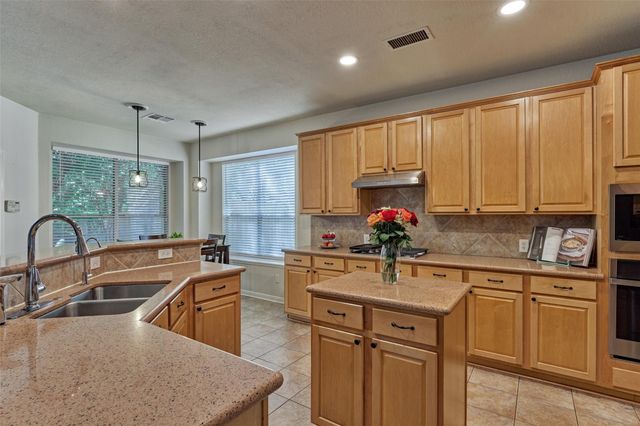 23 Weeping Spruce Place, Conroe, TX 77384