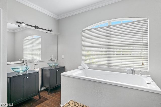 1049 NW 38th PL, Cape Coral, FL 33993