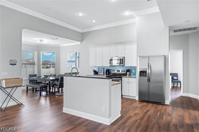 1049 NW 38th PL, Cape Coral, FL 33993