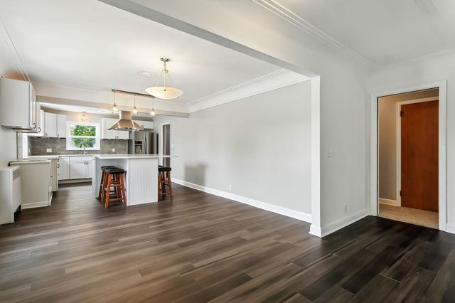 770 Viking Drive E, Maplewood, MN 55117