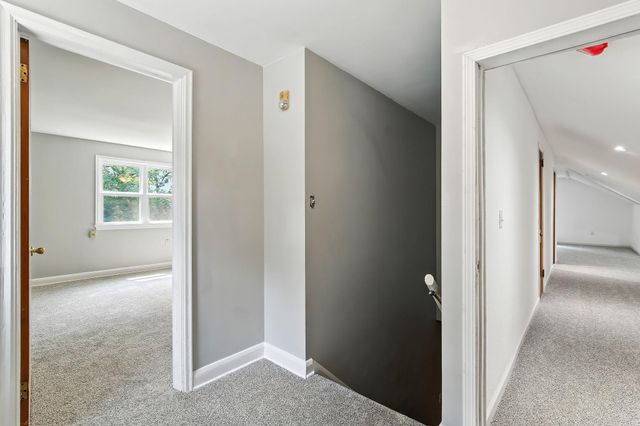 770 Viking Drive E, Maplewood, MN 55117