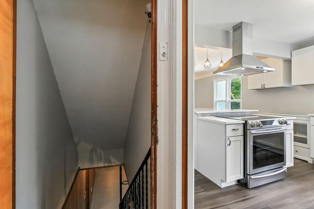770 Viking Drive E, Maplewood, MN 55117