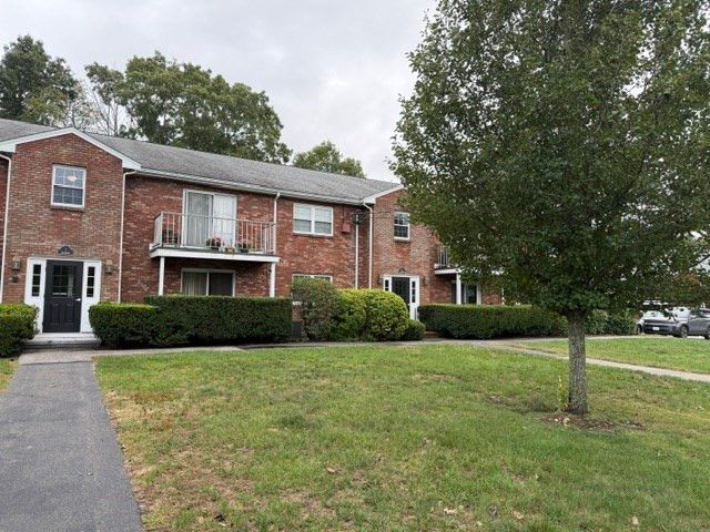 1 Kingswood 8, Abington, MA 02351