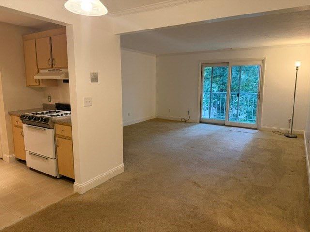 1 Kingswood 8, Abington, MA 02351