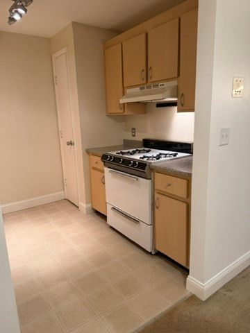1 Kingswood 8, Abington, MA 02351