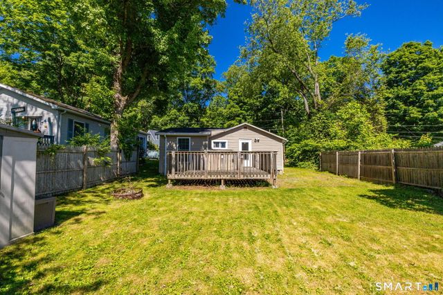 1 West Boulevard, East Hampton, CT 06424