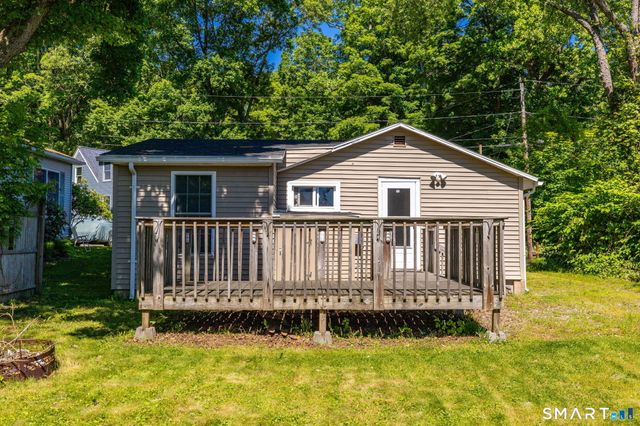 1 West Boulevard, East Hampton, CT 06424