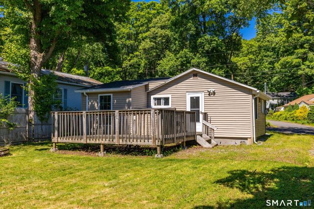 1 West Boulevard, East Hampton, CT 06424