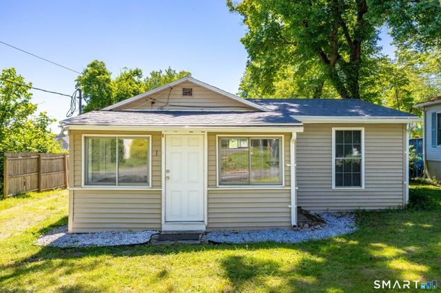 1 West Boulevard, East Hampton, CT 06424