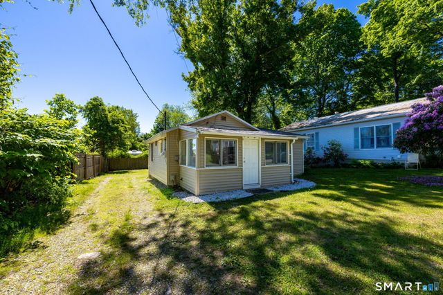 1 West Boulevard, East Hampton, CT 06424