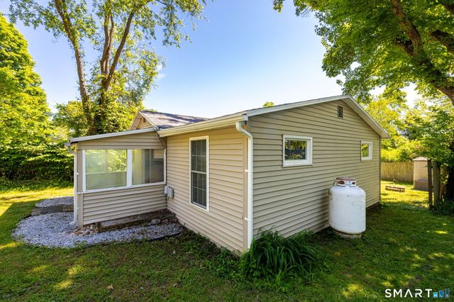 1 West Boulevard, East Hampton, CT 06424